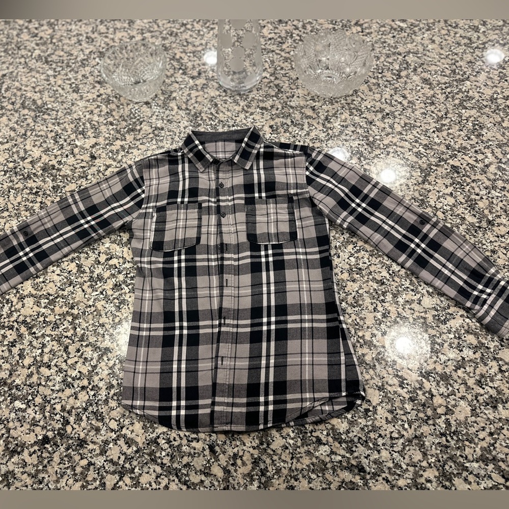 QUICKSILVER brand Men’s Button Down Flannel -  Size Small - Good Condition!